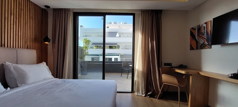 Deluxe Double Room - Photo 10