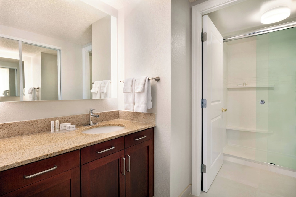 Suite, 1 Bedroom - Photo 7