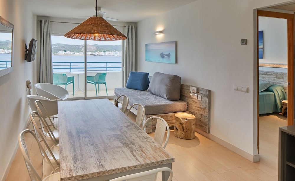 Apartment, 3 Bedrooms, Balcony photo 3