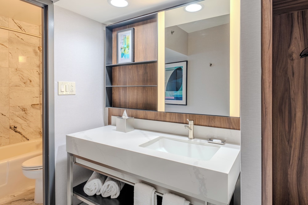 Classic 2 Queens Stardust Tower (Newly Renovated) - Photo 4