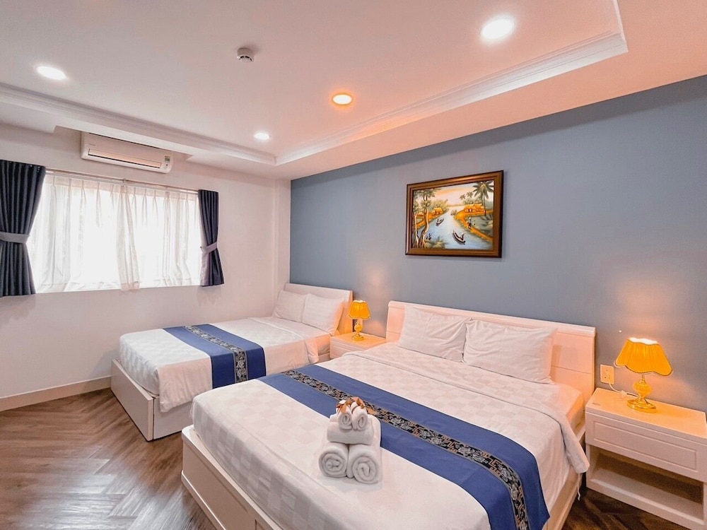 Standard Apartment, Multiple Beds, Bathtub
