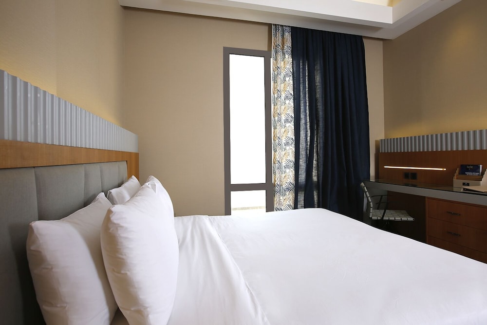 Deluxe Single Room, 1 King Bed - Photo 1