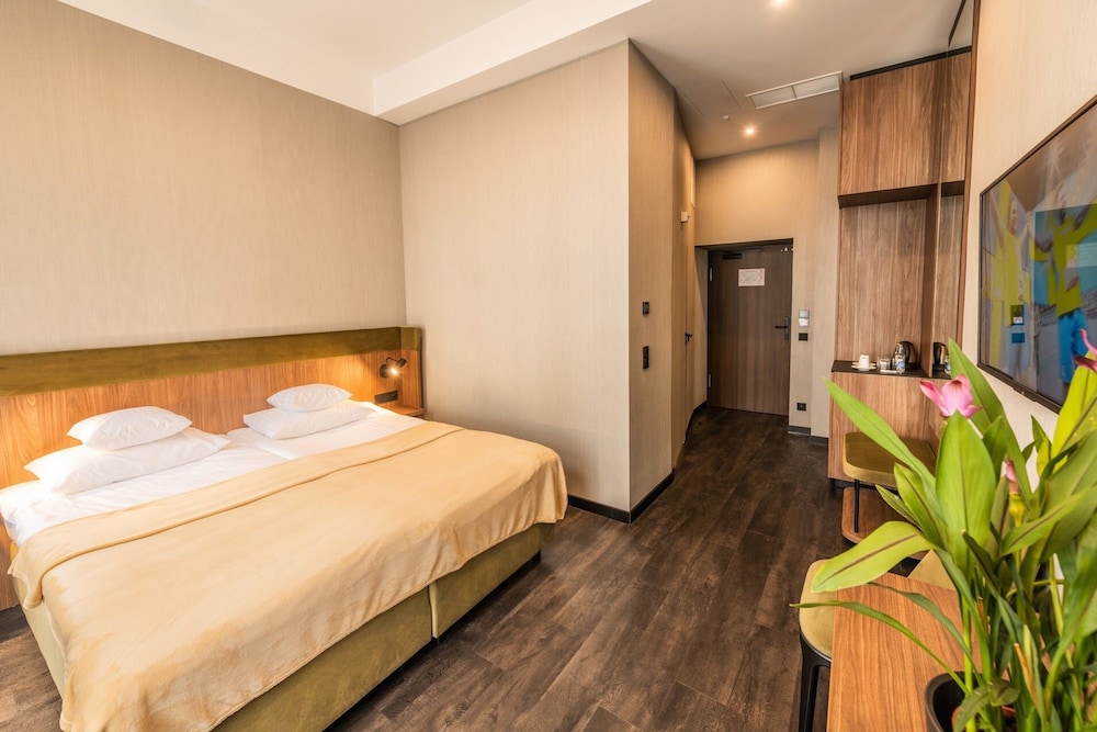 Standard Double Room - Photo 2