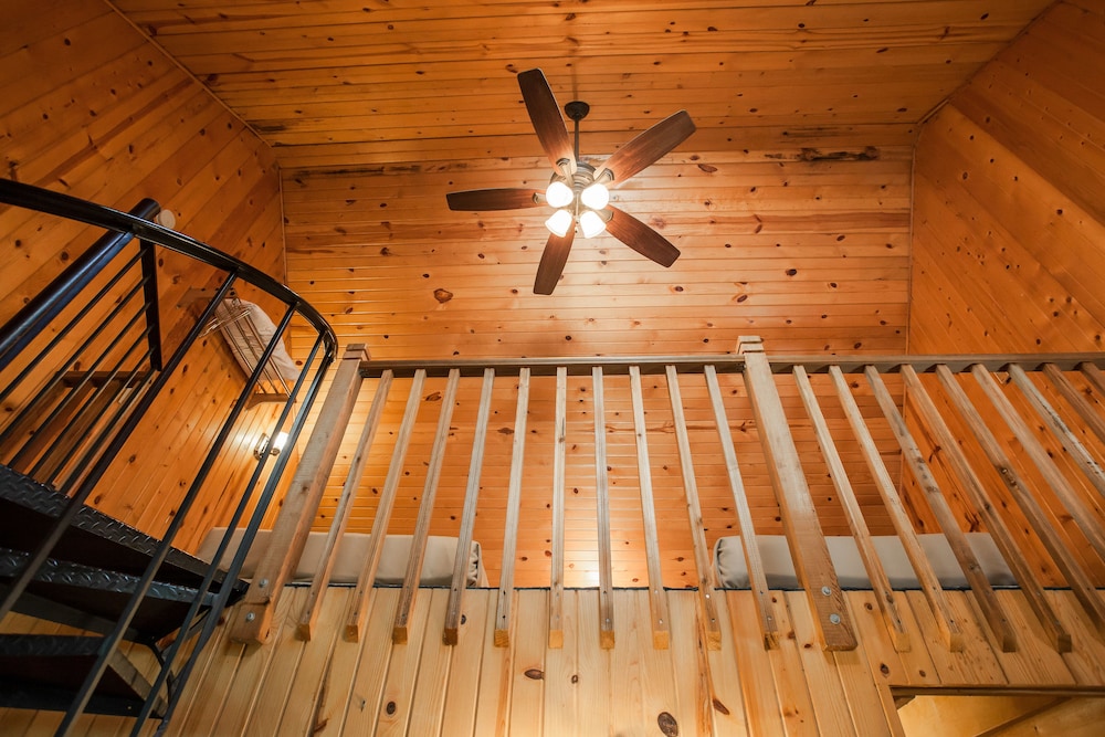 Duplex Cabin - Loft Style (1 Bedroom + Sleeping Loft)