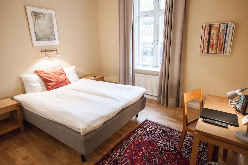 Standard Double or Twin Room - Photo 1