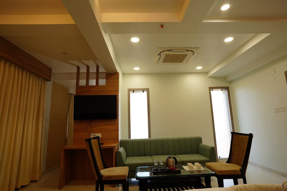 Deluxe Room - Photo 7
