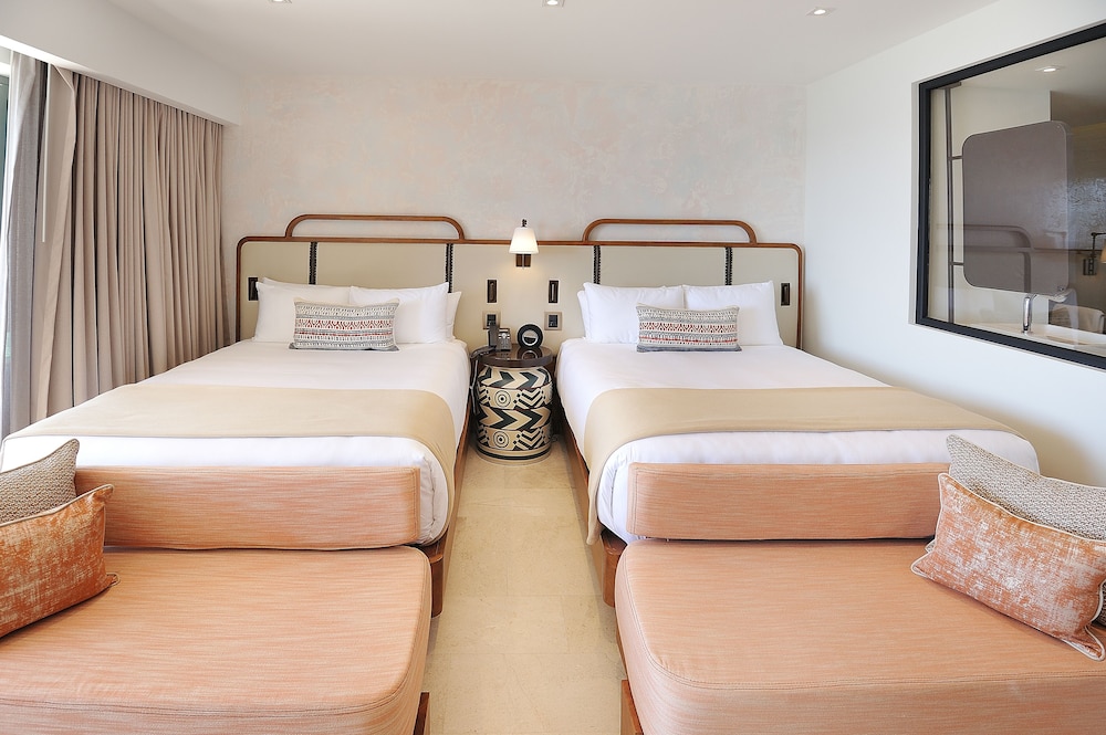 Room, 2 Queen Beds, Hot Tub (Infinity, Sunset View) - Photo 11