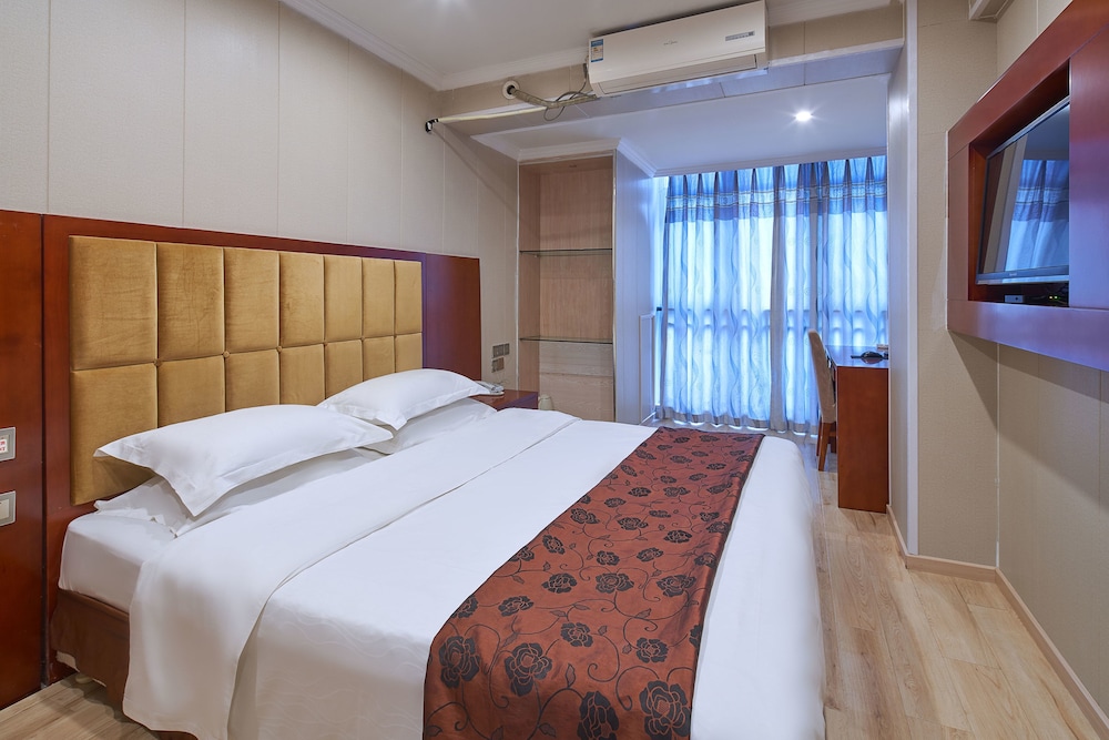 Deluxe Queen Room