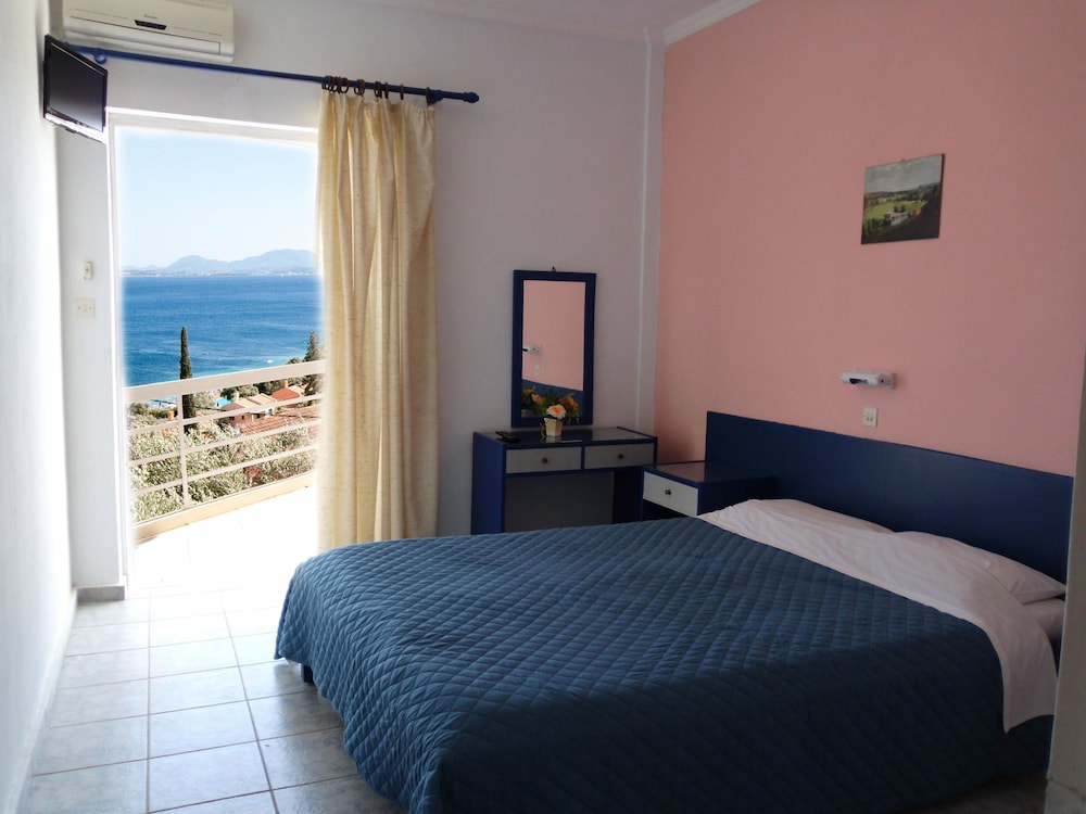 Quadruple Room, 2 Bedrooms, Sea View photo 3
