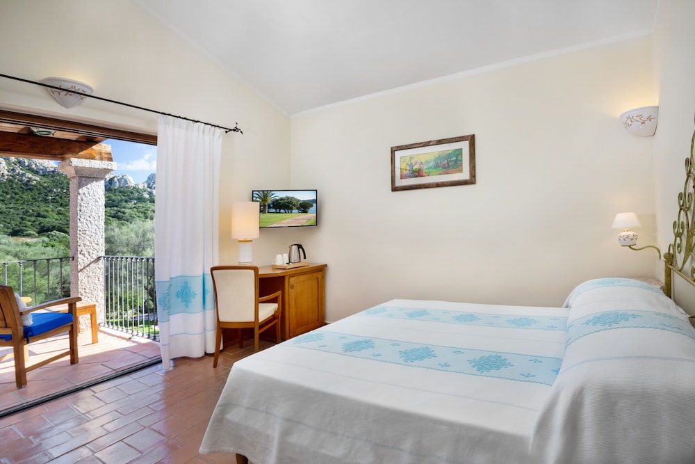 Standard Double or Twin Room - Photo 9