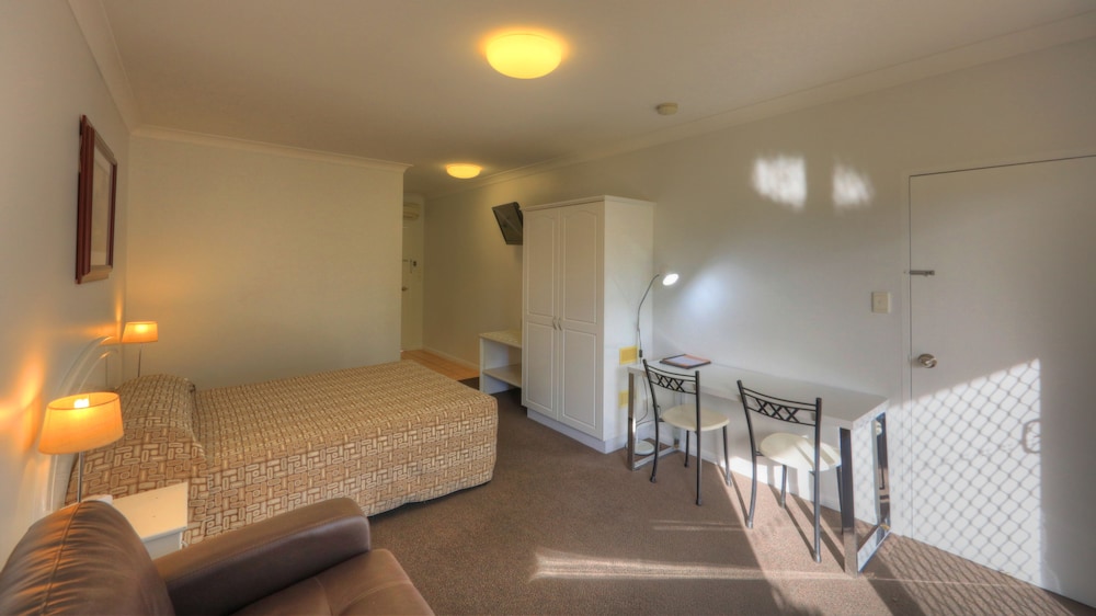 Standard Room, Non Smoking (Queen) photo 2