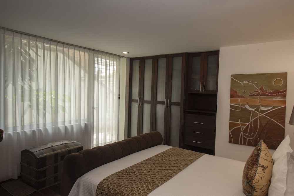 Junior Suite, 1 Queen Bed - Photo 3