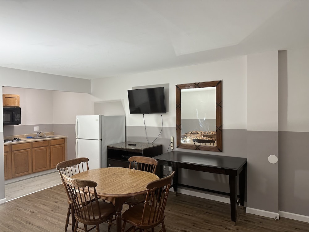 Superior Room, 2 Queen Beds, Kitchen, Poolside photo 3