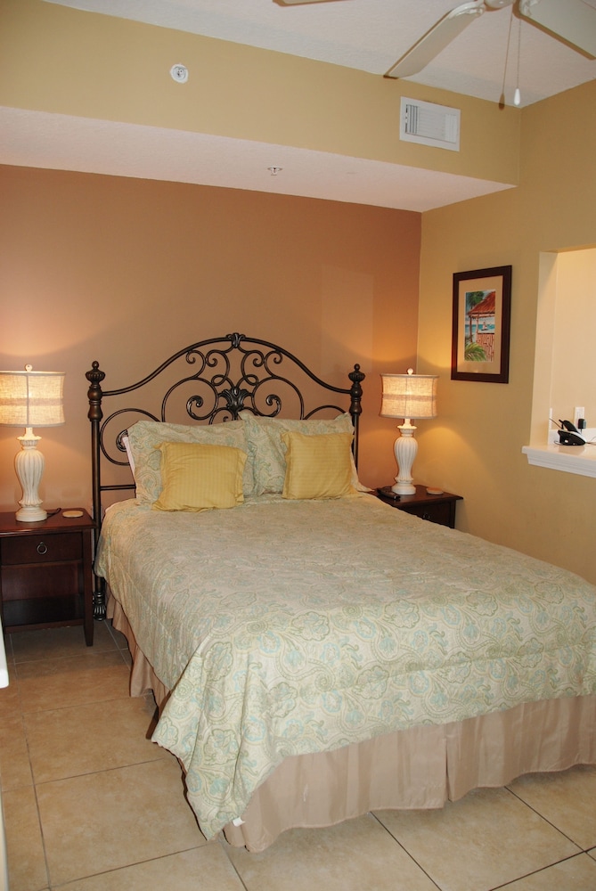 Studio Suite, 1 Queen Bed With Sofa Bed, Kitchenette, Partial Ocean View (Sleeper Sofa) photo 1