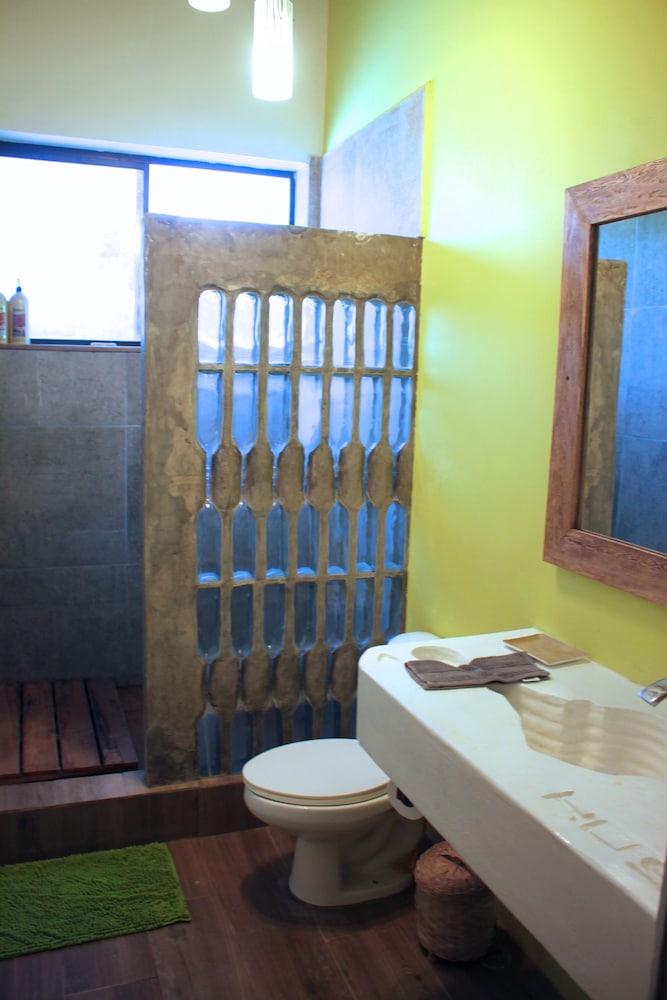 Deluxe Quadruple Room, 2 Queen Beds, Poolside photo 3
