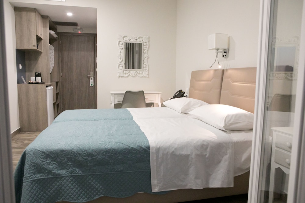 Twin Room, Sea View - Photo 7