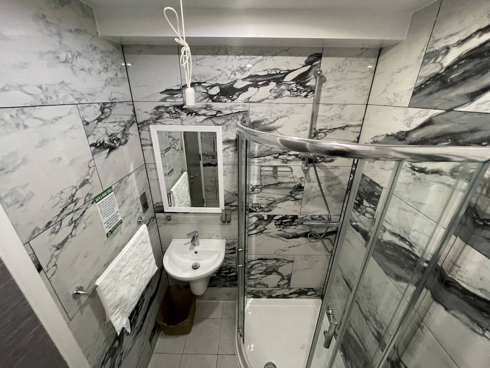 Double or Twin Room, Ensuite - Photo 5