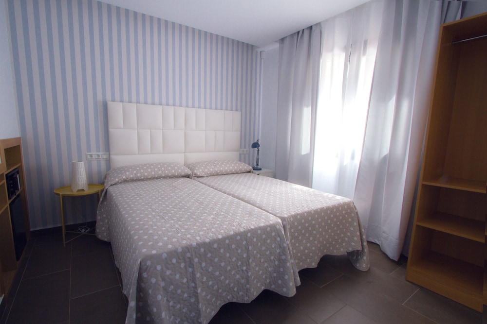 Twin Room (Celeste)