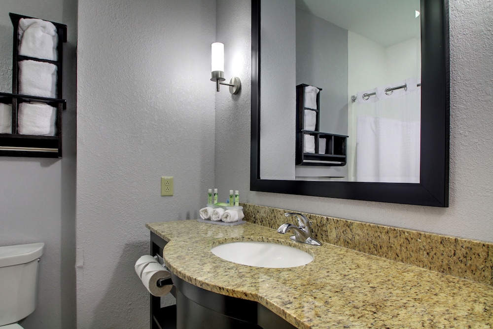 Suite, 2 Queen Beds (Extra Floor Space) photo 3
