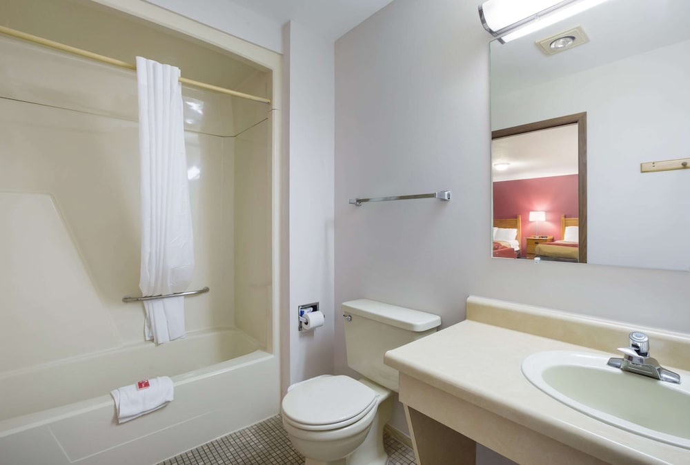 Standard Room, 1 King Bed, Non Smoking - Photo 3