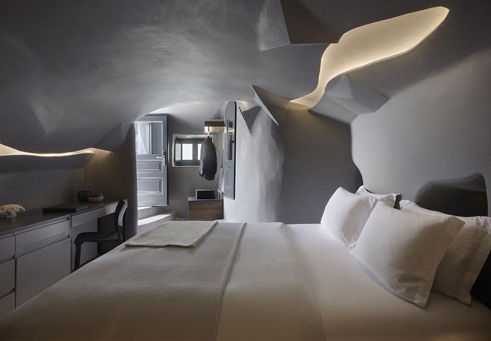 Junior Suite Sunset View with Heated Cave Pool