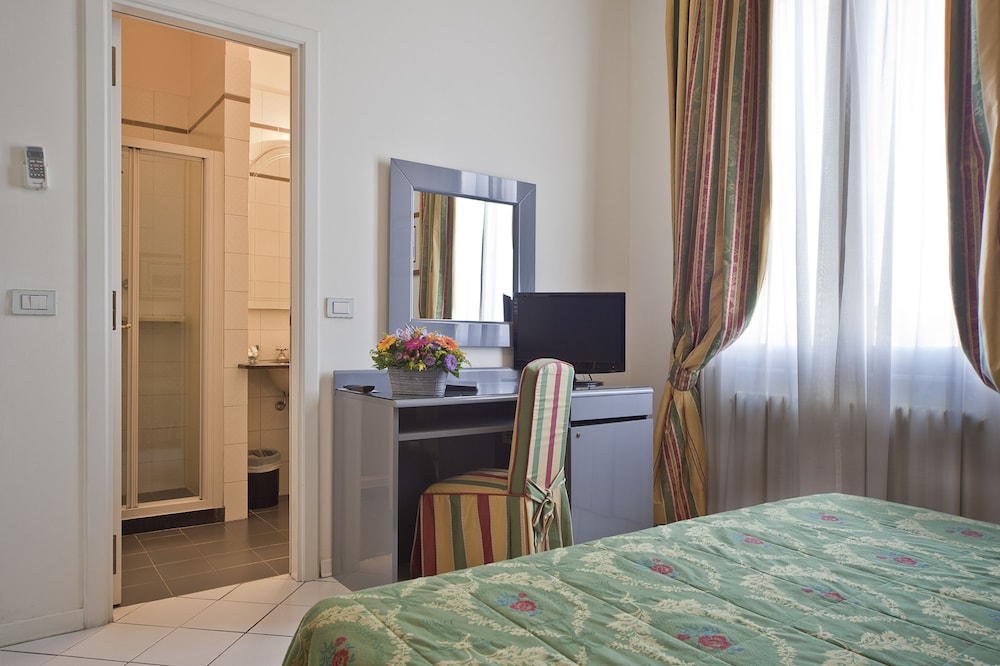 Standard Double or Twin Room - Photo 3