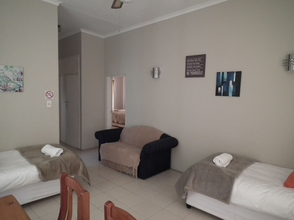 Basic Apartment photo 3