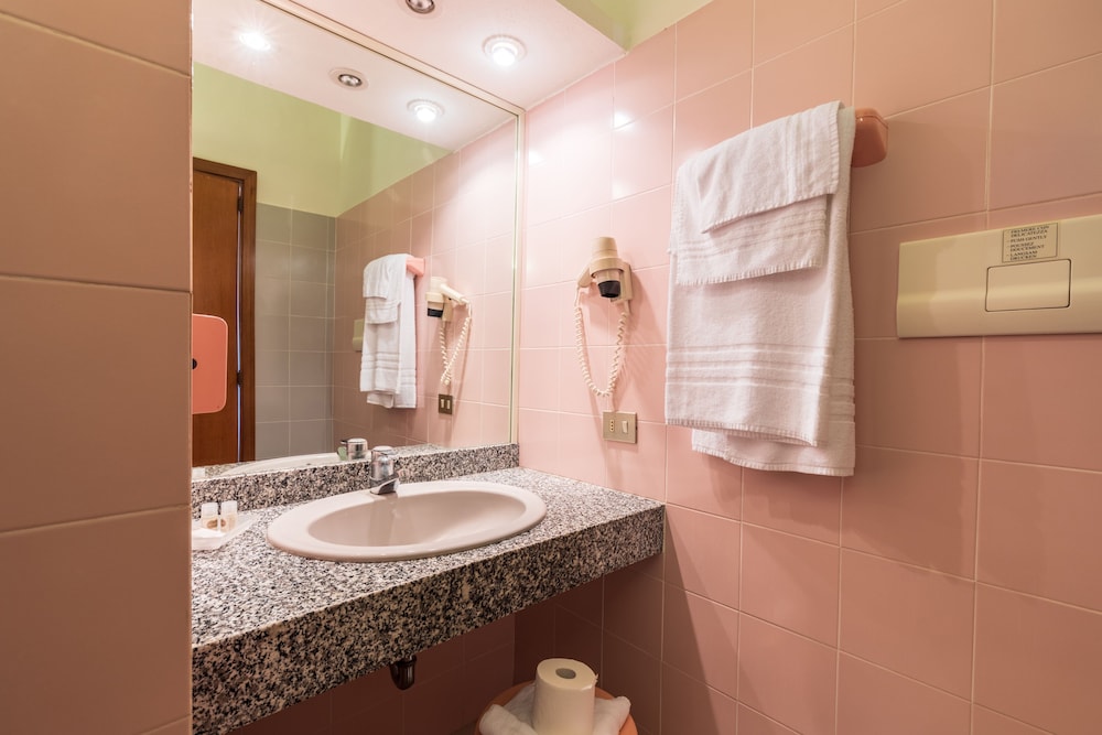 Economy Double or Twin Room photo 3