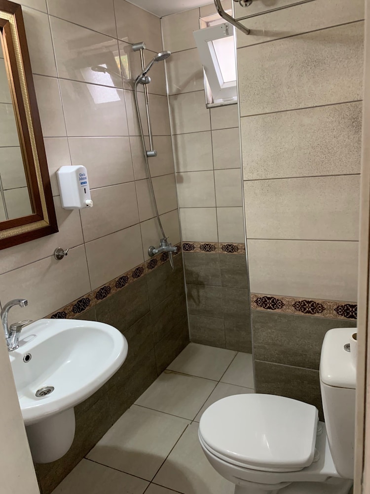 Standard Triple Room - Photo 4