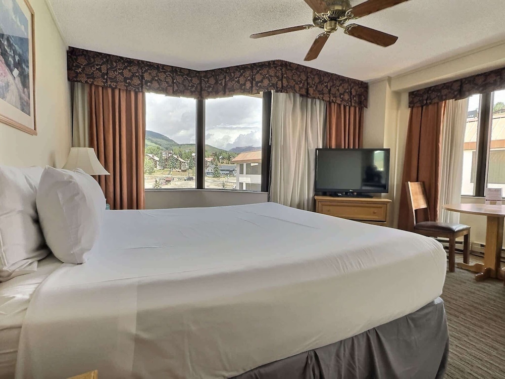 Basic Suite, 1 King Bed No Resort Fee