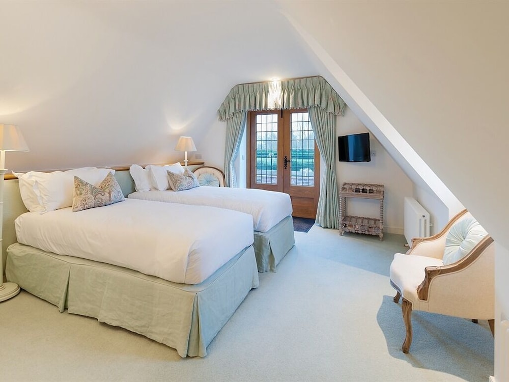 Standard Double or Twin Room, Ensuite photo 2