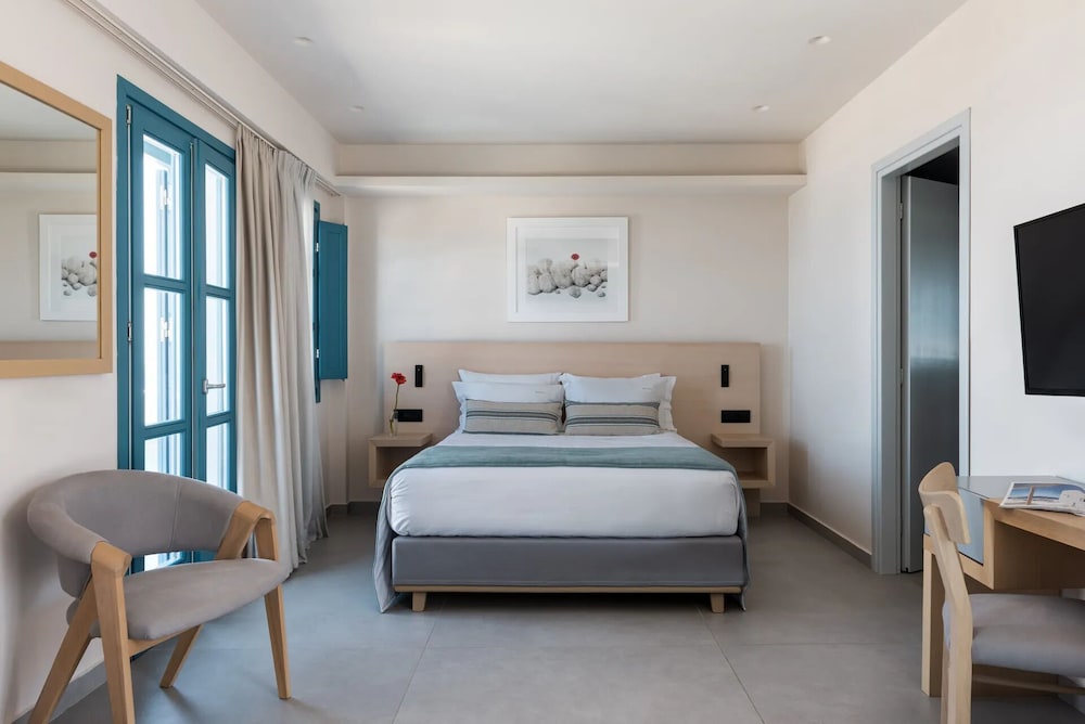 Suite (Santorini Sunrise) - Photo 1