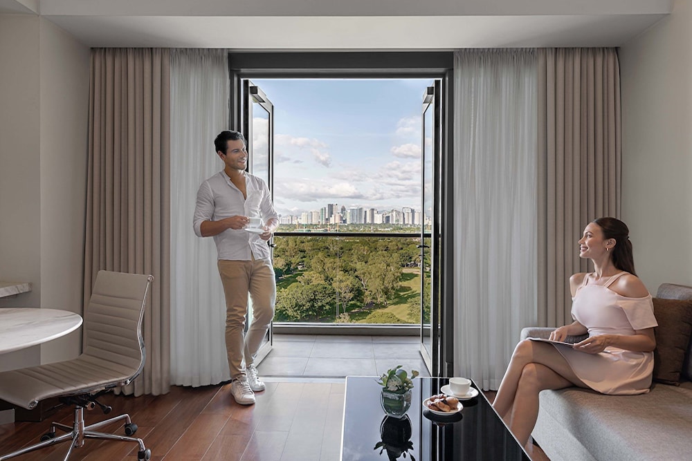 Executive Room, 1 King Bed, Balcony - Photo 11