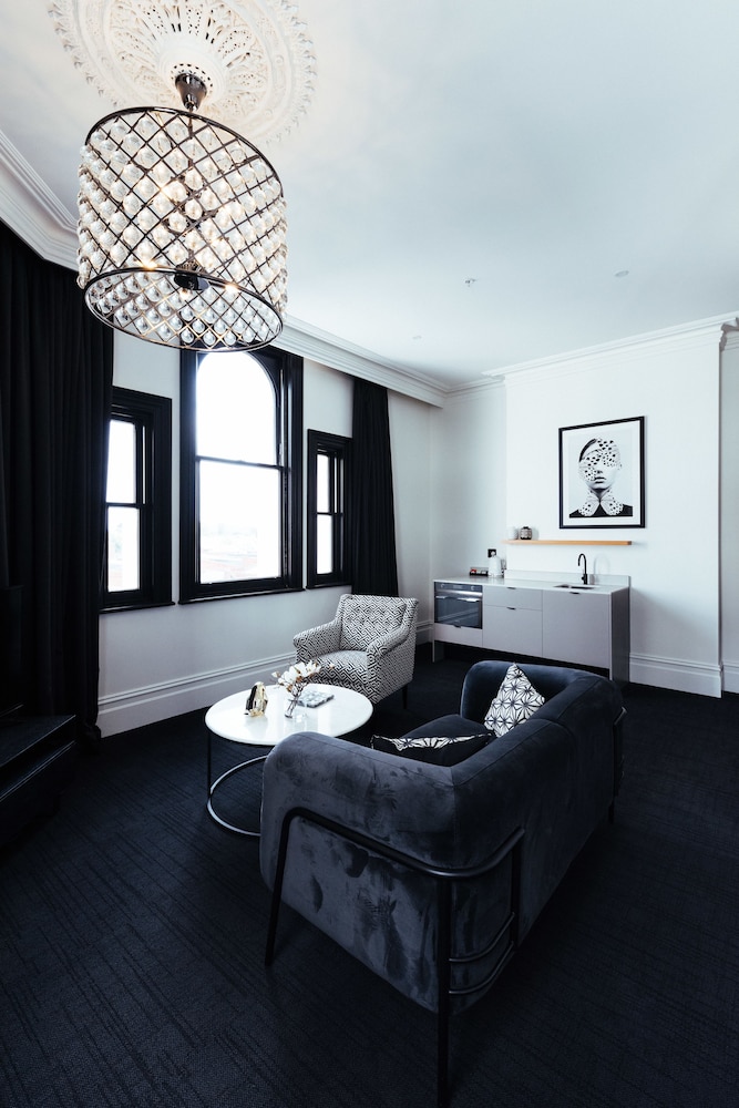 Deluxe Studio Suite - Photo 5