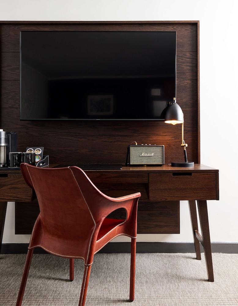 Suite (Consulate) - Photo 6