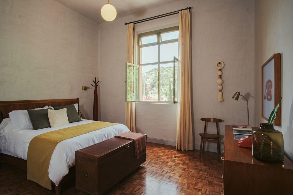 Standard Room, 1 Queen Bed