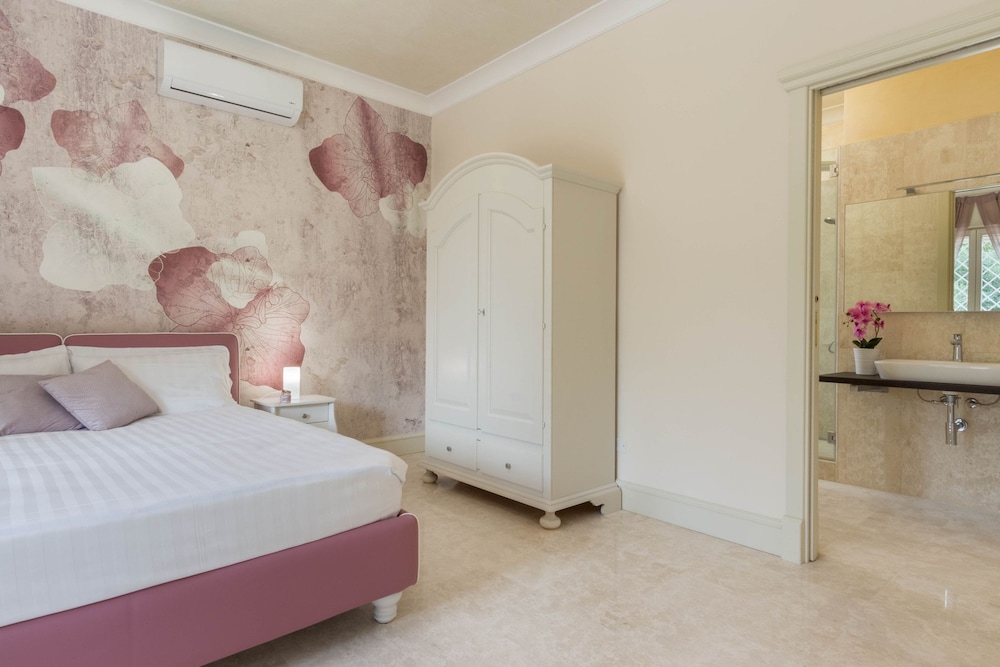 Family Room, 1 Queen Bed with Sofa bed, Non Smoking photo 2