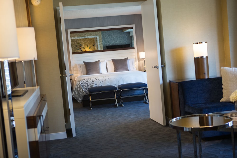 Executive Suite, 1 Bedroom, River View - Photo 2