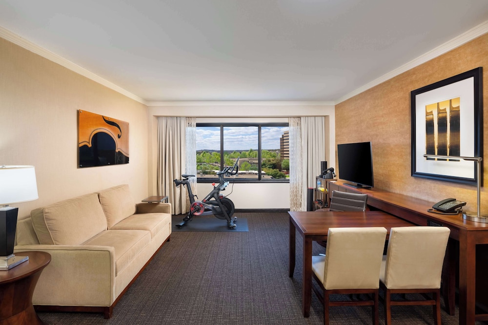 Suite, 1 King Bed (Peloton Bike) - Photo 1