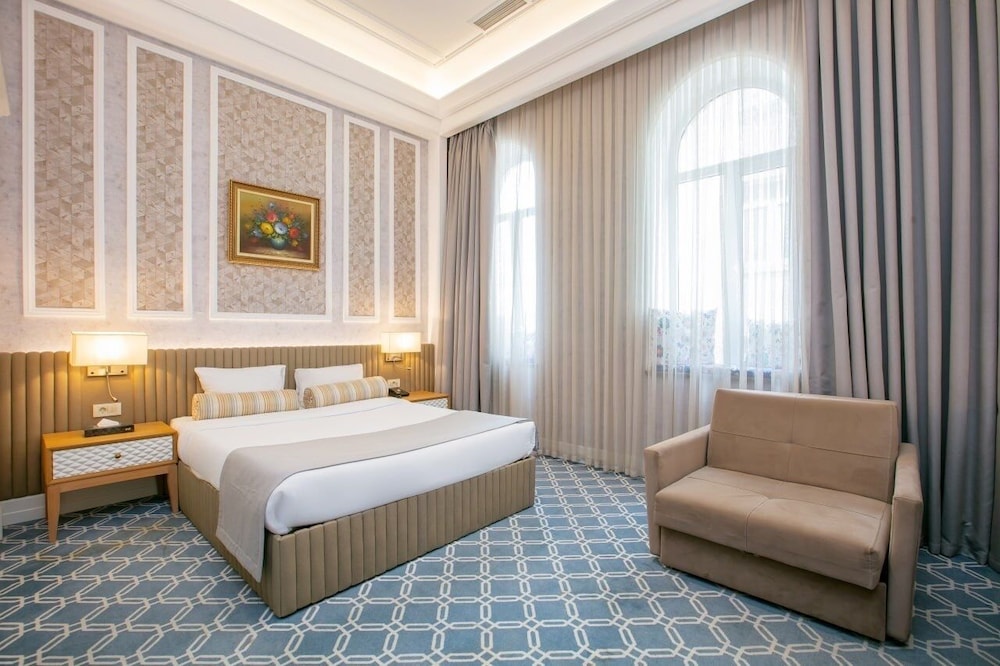 Superior Room, 1 King Bed - Photo 2