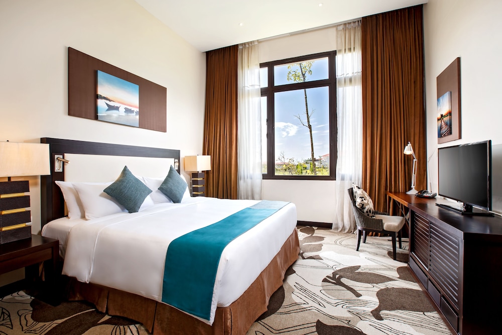 Deluxe King Room photo 1