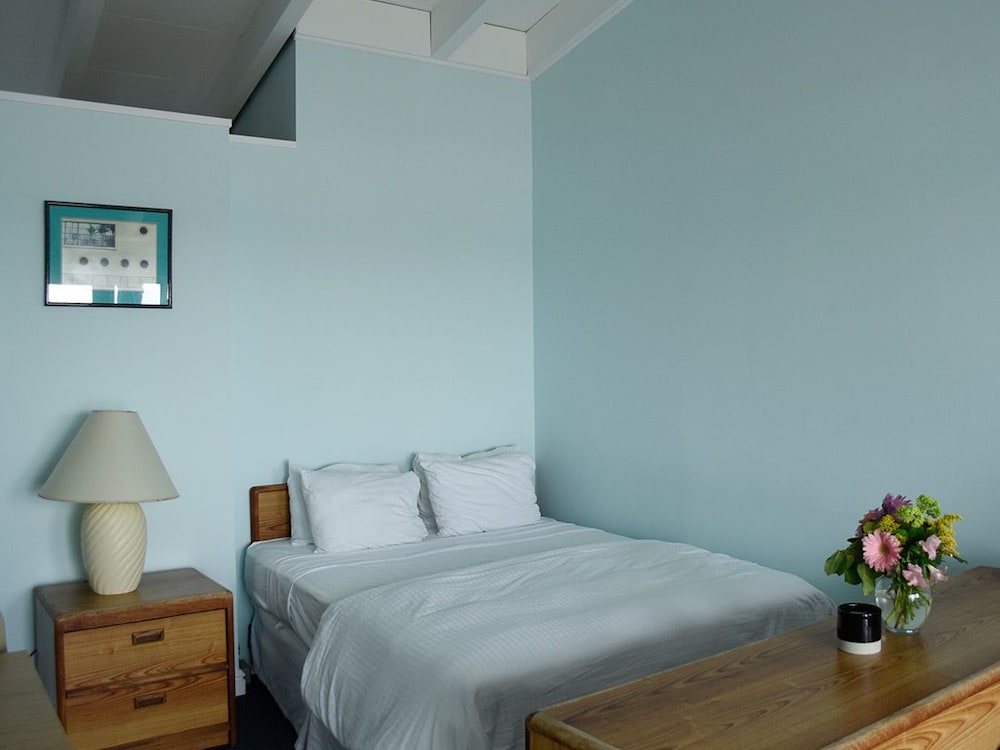 1 Bedroom w/Terrace Upper