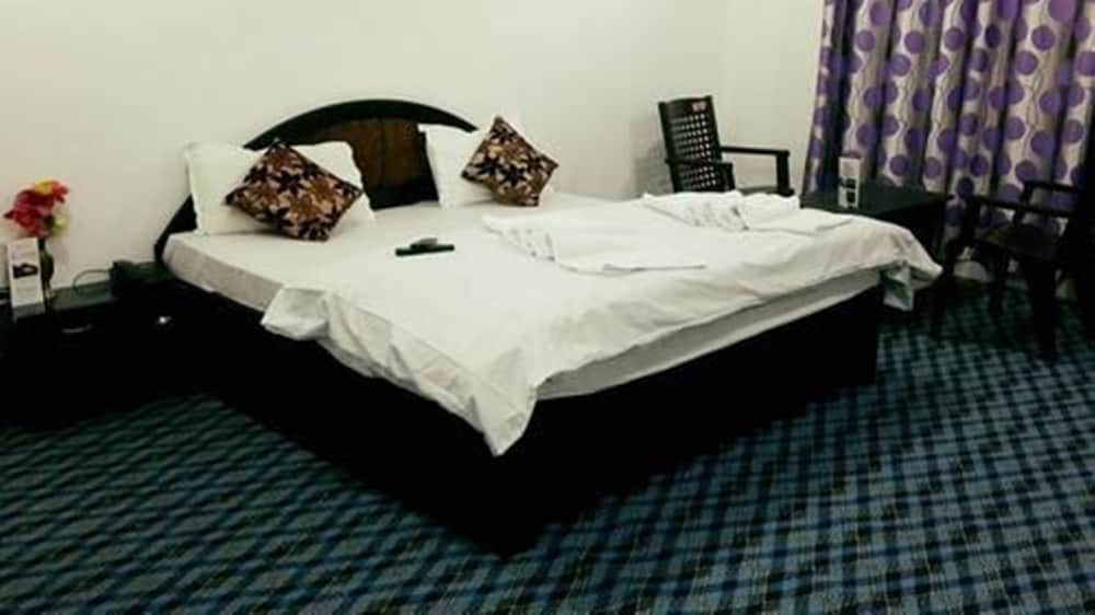 Deluxe Duplex, 1 Double Bed, Smoking photo 3