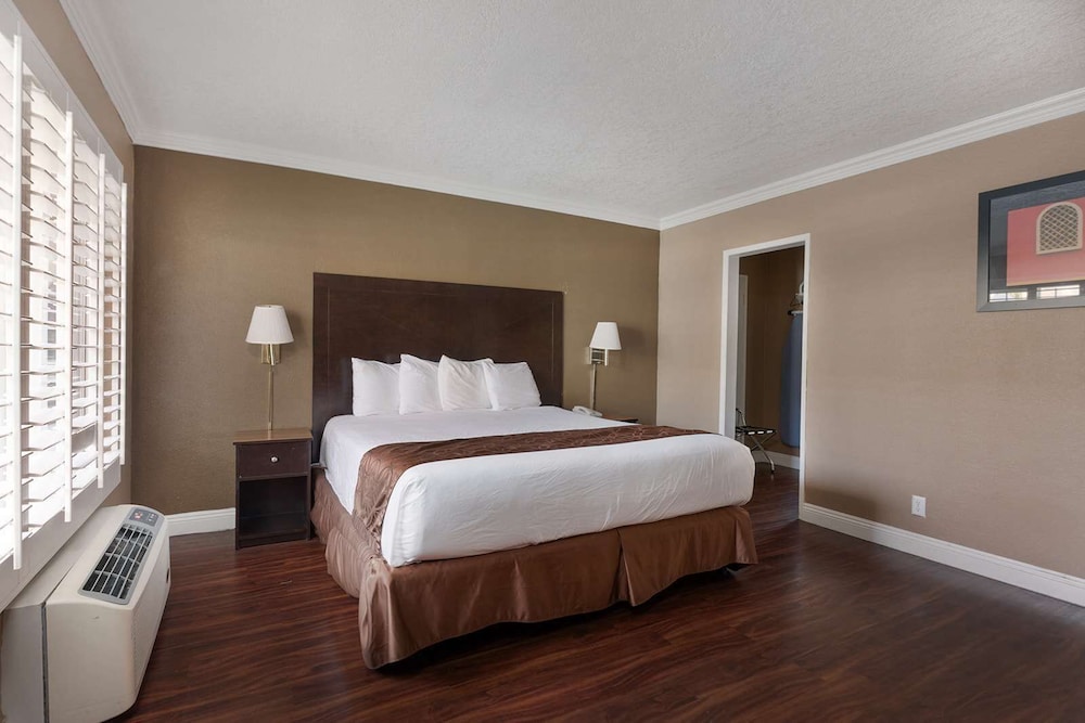 Mini Suite, Multiple Beds, Non Smoking - Photo 6
