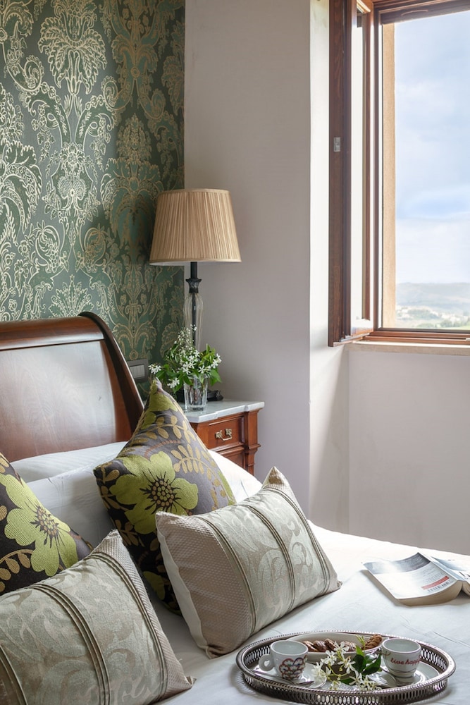 Junior Suite, 1 King Bed, Jetted Tub photo 3