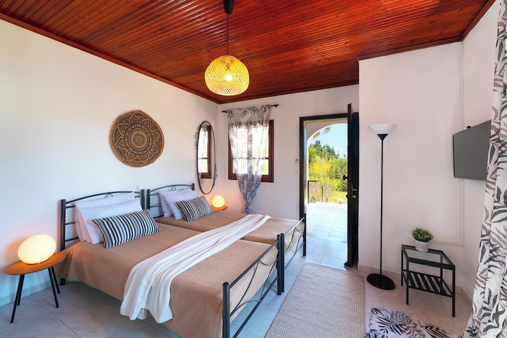 Comfort Studio, 2 Twin Beds, Pool View