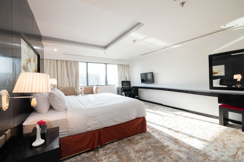 Deluxe Single Room, 1 King Bed photo 3