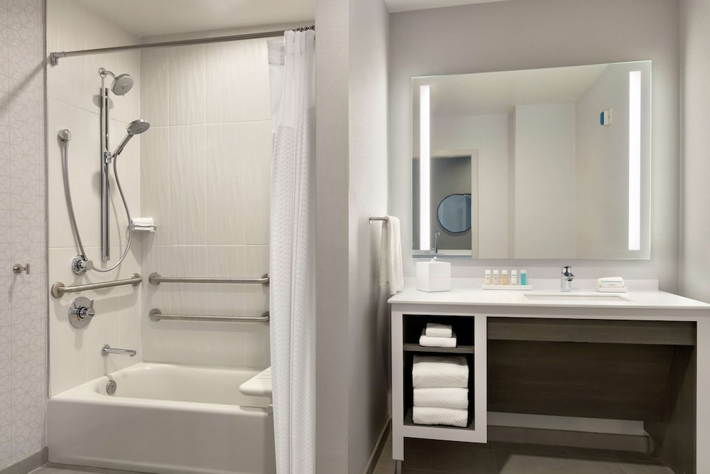 Suite, 2 Queen Beds, Accessible - Photo 4