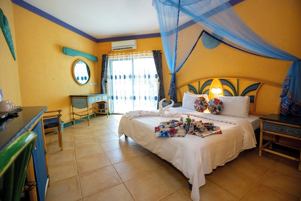 Deluxe Double Room Single Use, 1 Bedroom, Balcony, Partial Ocean View photo 3