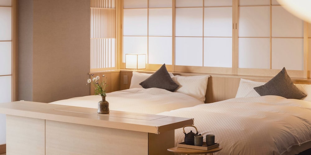 Suite Room with Private Bathroom - Temple View, Non Smoking - Photo 3